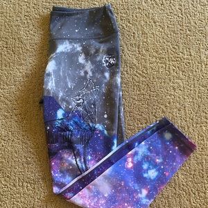 In super great condition feedmefight me leggings